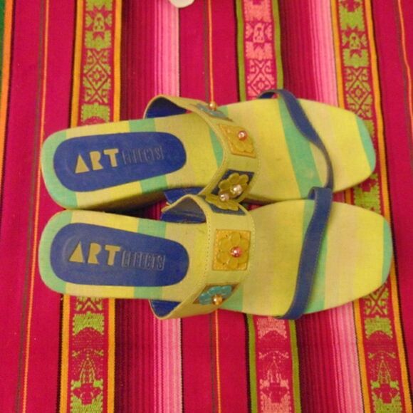 EUC ART EFFECTS Green Blue Yellow Striped w/Beaded Flowers Sandals Brazil 10 - Picture 5 of 9